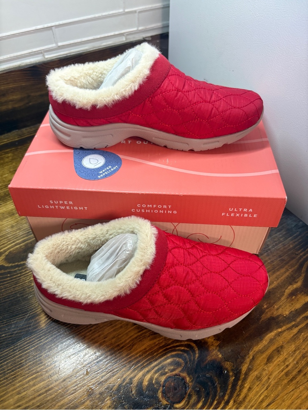 Easy Spirit Red Water Repellant Clogs Size 5.5